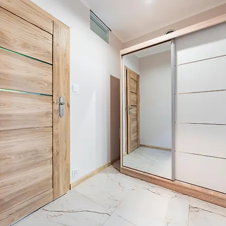 47 Z Parkingiem דירה *