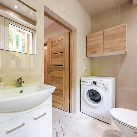 47 Z Parkingiem شقة