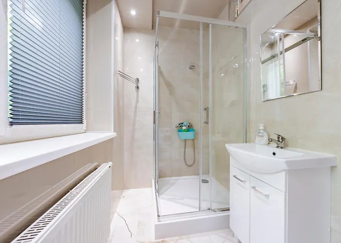 47 Z Parkingiem سوبوت