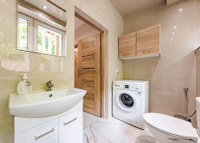 47 Z Parkingiem شقة