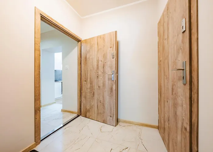 47 Z Parkingiem شقة *